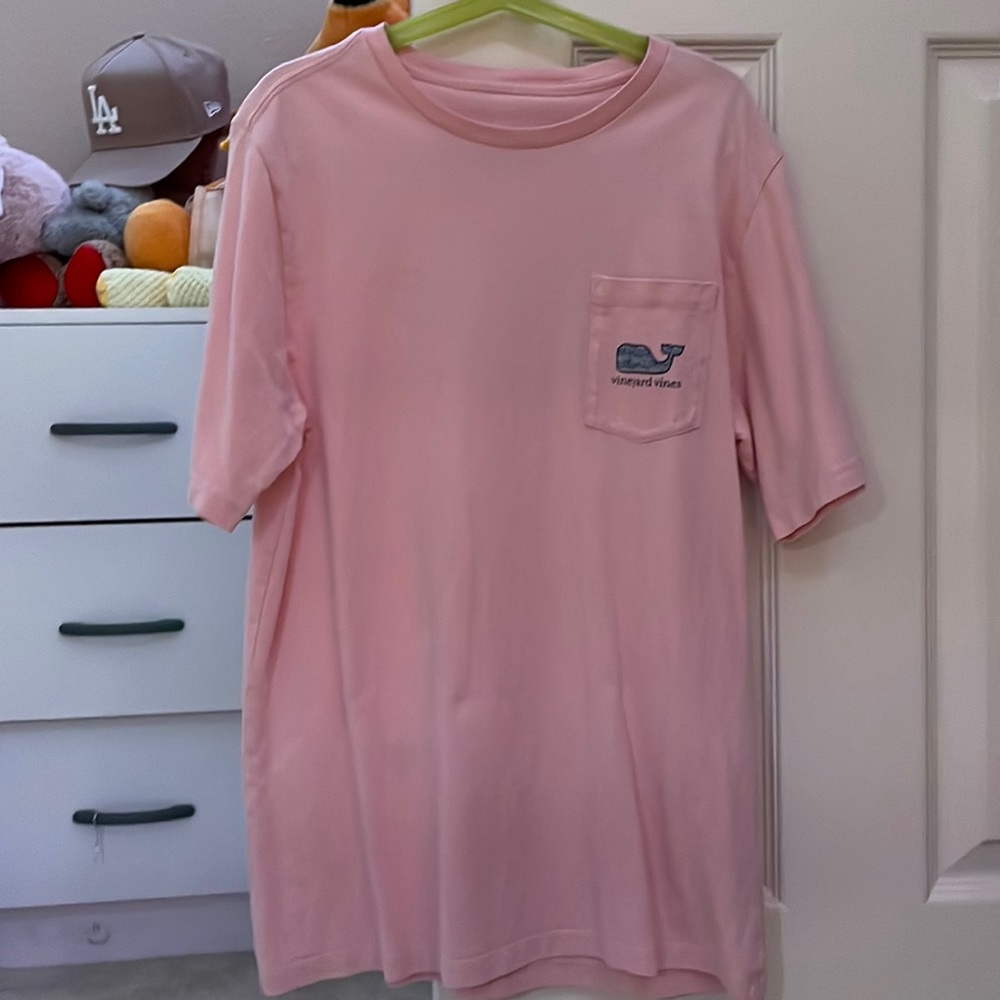 Baby pink vineyard vines short sleeve tee